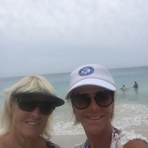 Meet your Posher, Robin